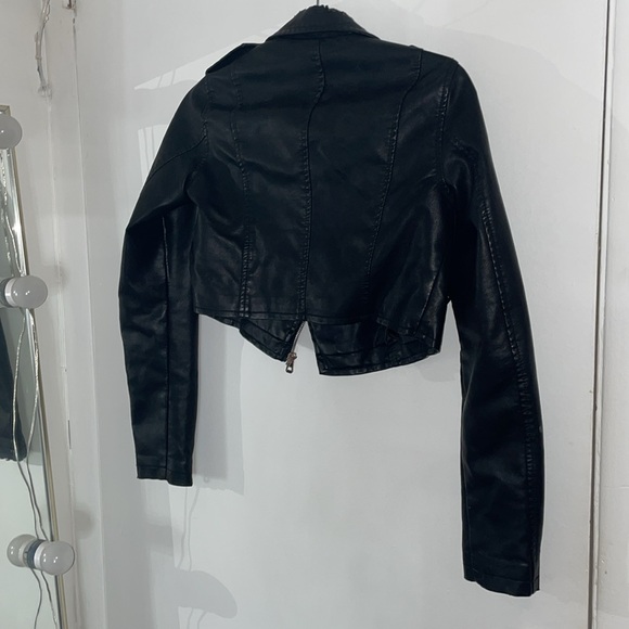 UWOT PrettyLittleThing Cropped Leather Jacket - Picture 5 of 6